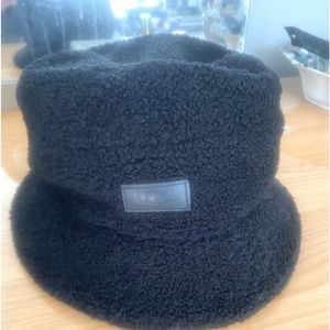 UGG Bucket Hat. Sz M.